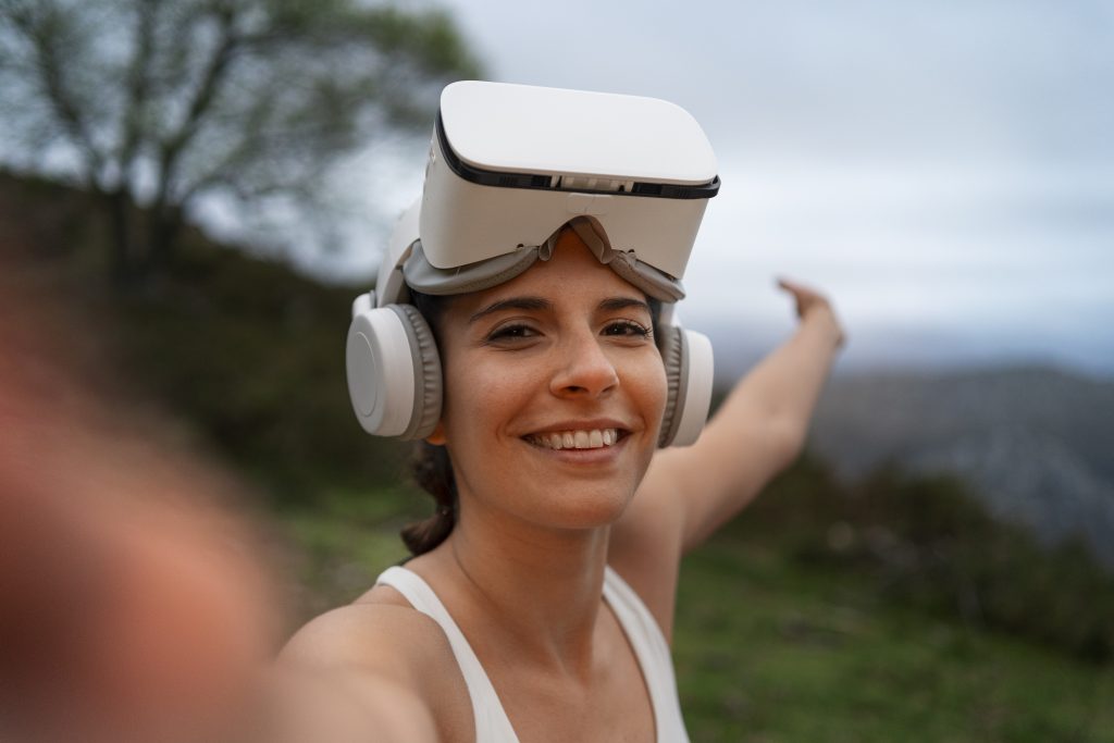 Unique-Experiences-with-Augmented-and-Virtual-Reality-scaled